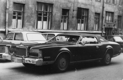 73_Lincoln_Continental_Mark.jpg